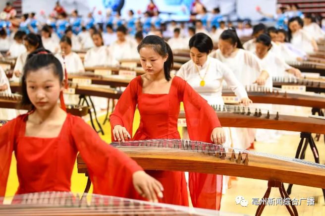 亳州上演百人古筝合奏盛宴,场面十分壮观!附现场高清图