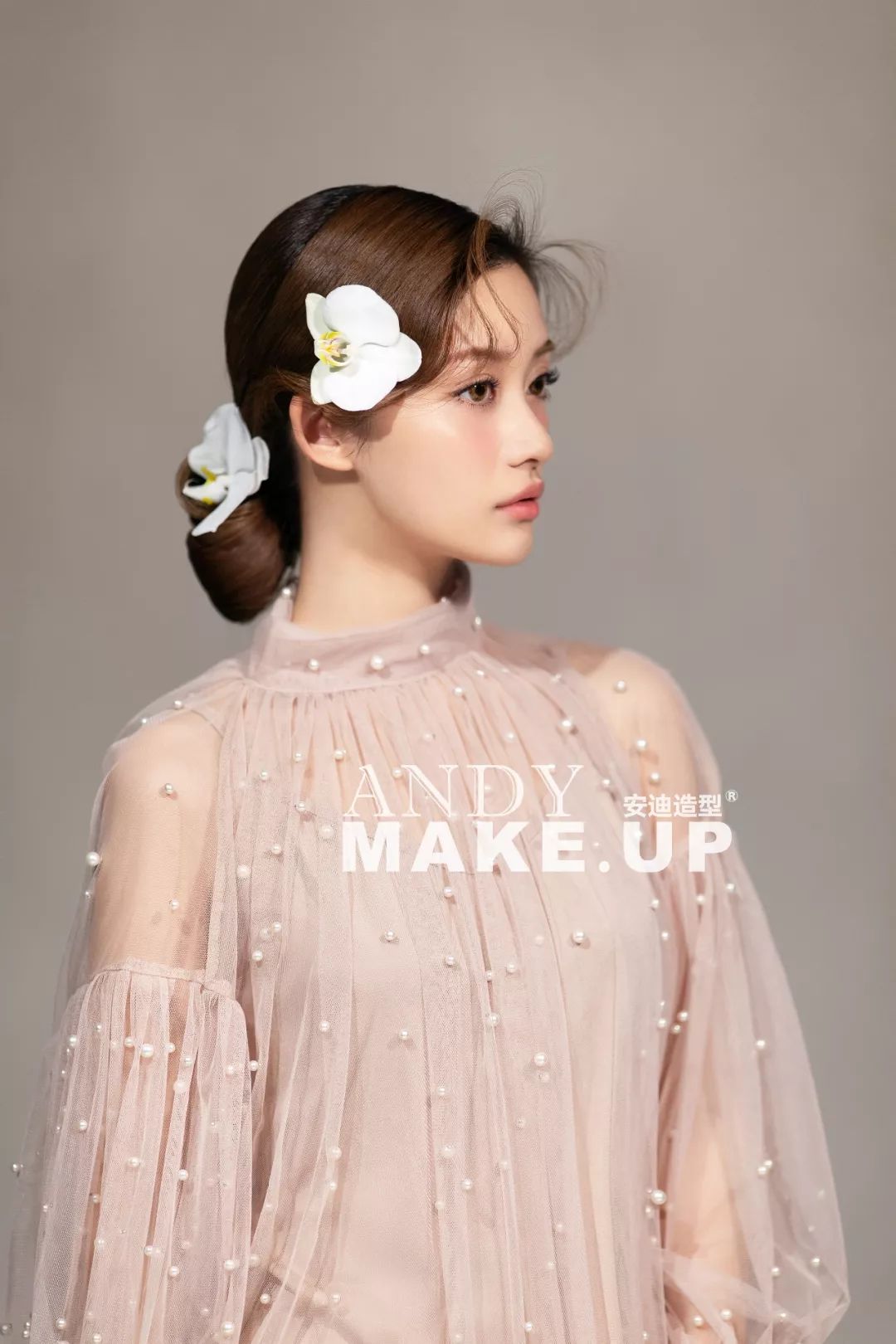 皇冠新娘造型这么做更好看~