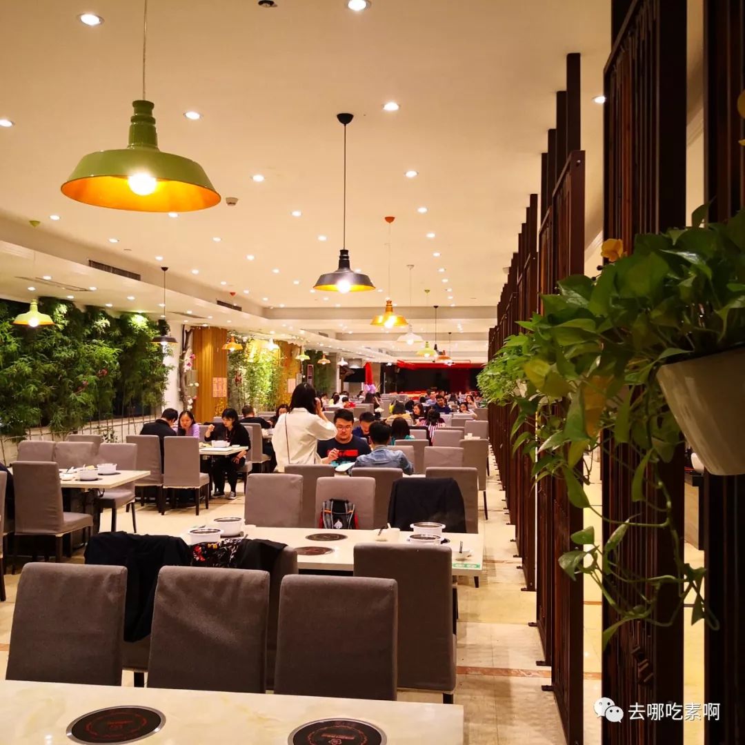 去哪吃素啊据说是深圳最大的素餐厅新梅园圆通素食