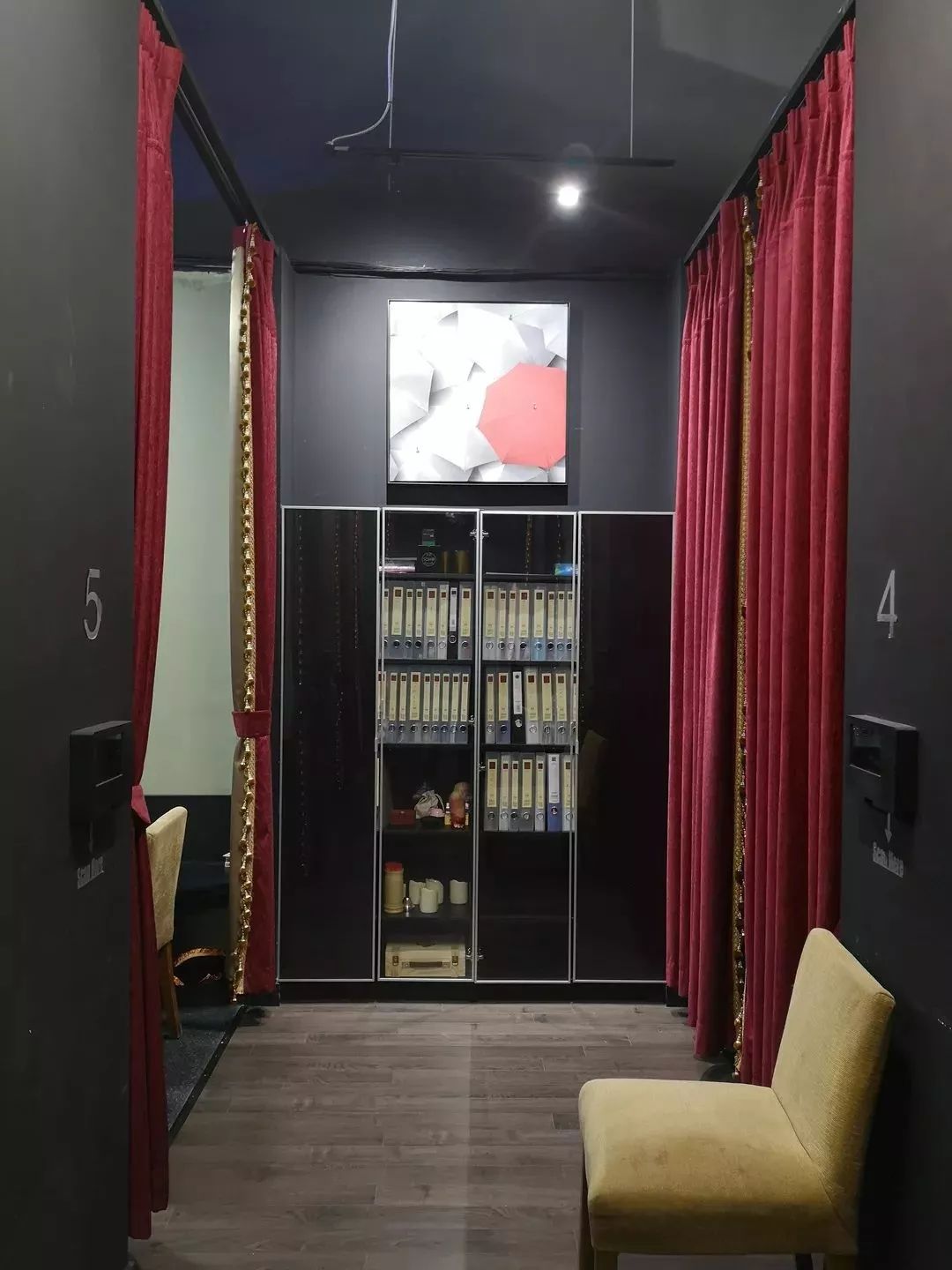 来多伦多这家店玩vr,剧本杀!比实景更刺激!桌游网咖也一样不少