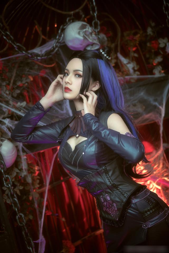 漂亮的妹子cos斗罗大陆角色朱竹清造型帅气还原度相当不错