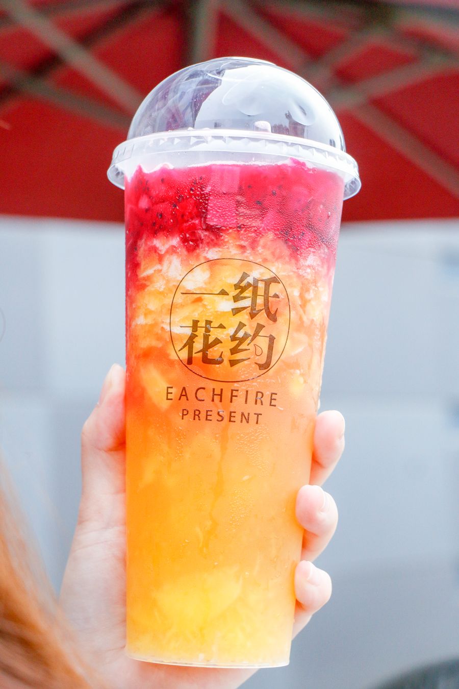 金杯菠萝,火红的火龙果和金灿灿的菠萝,碰撞出奇妙的渐变,造就了视觉