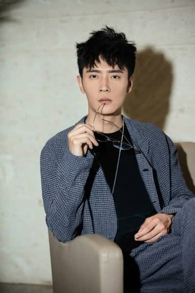 被张丹峰解雇后,毕滢现身北京,手舞足蹈兴奋露腹部,网友:心大_事情