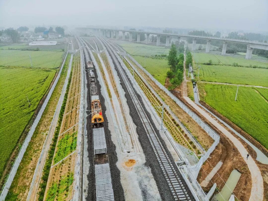 连淮扬镇铁路连淮段轨道全线贯通