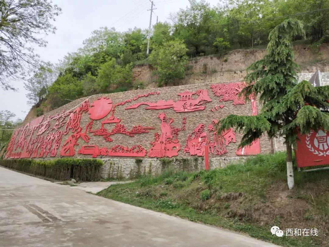 现有晚霞湖谢庄村环湖路乞巧文化墙附近一处农家乐低价出租,二层楼房