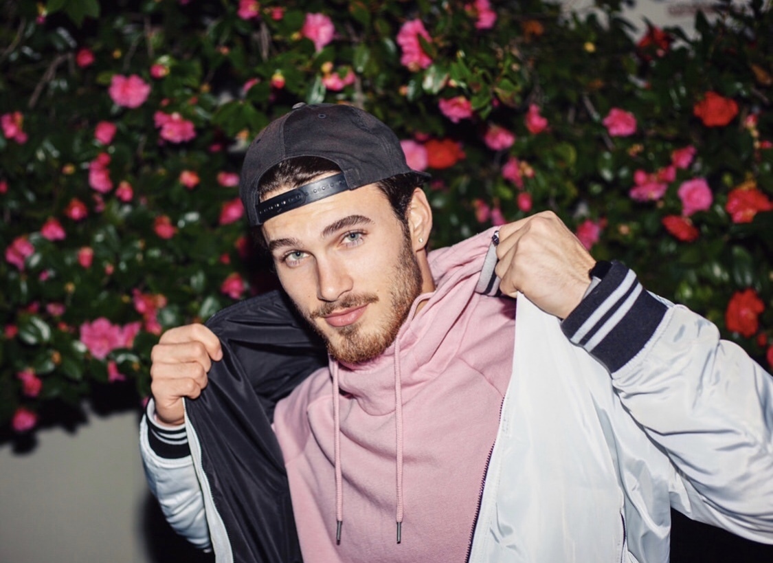 变性美妆博主nikita成名媛圈舔狗与男模小狼狗隔空对唱thankunext