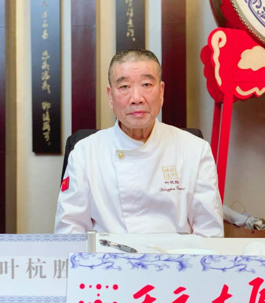 08分险胜他凭借这道鱼头菜荣登专业组千岛湖鱼头王大杭州金牌鱼头王花