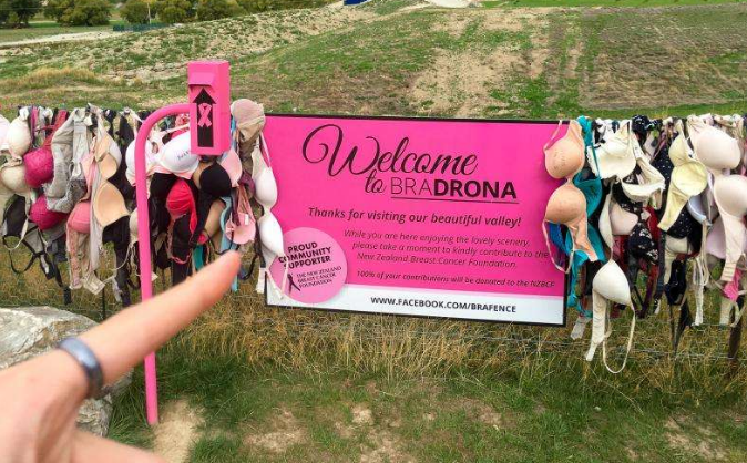 最污景点内衣墙女性来了会脱掉内衣男司机却希望政府拆除