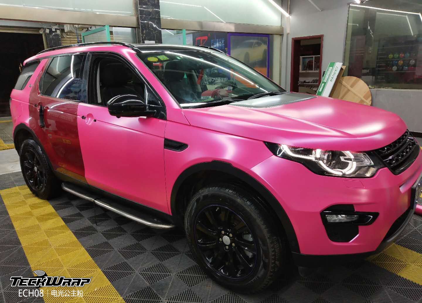 路虎发现神行汽车改色贴膜teckwrap美国秃鹰ech08电光公主粉