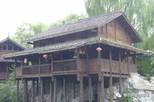 每日一题844千脚落地房