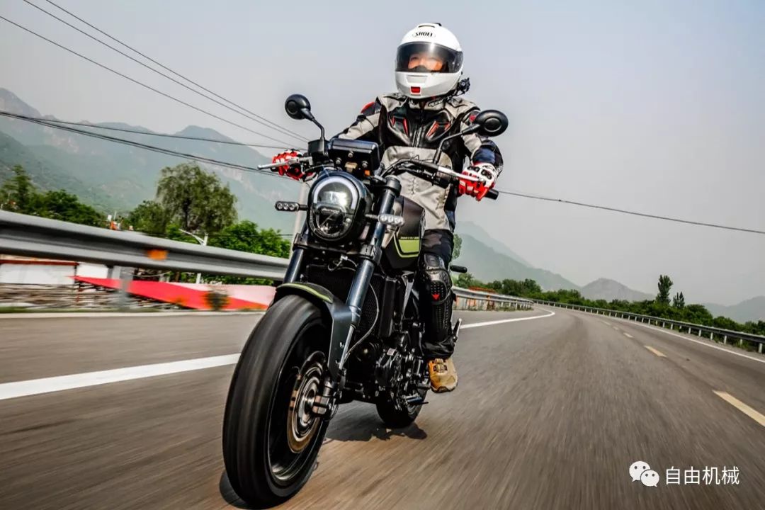 复古与运动的新宠试驾贝纳利幼狮250丨把玩