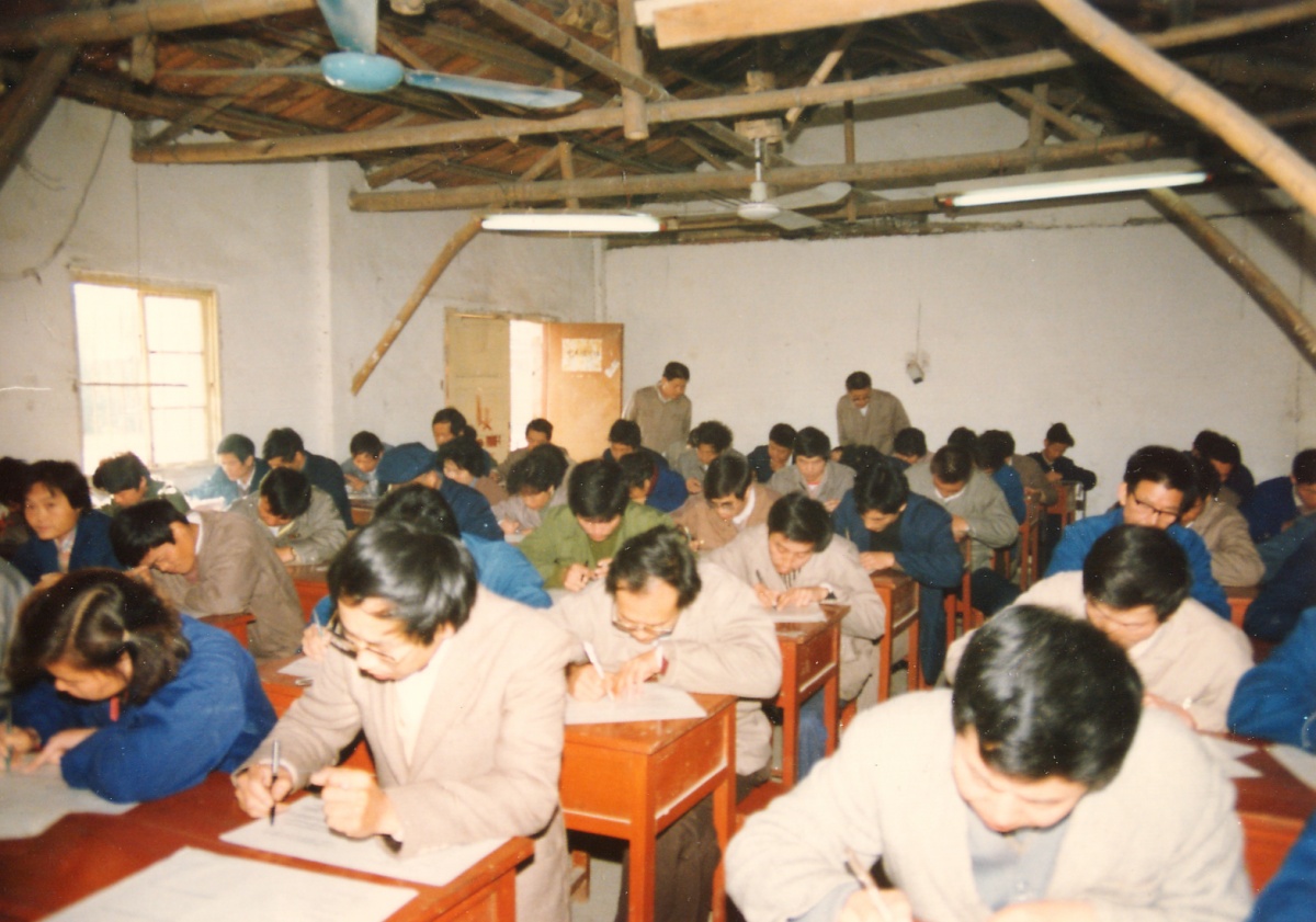 学习是江淮汽车的基因艰苦奋斗是江淮汽车的传统90年代初的展销会场景