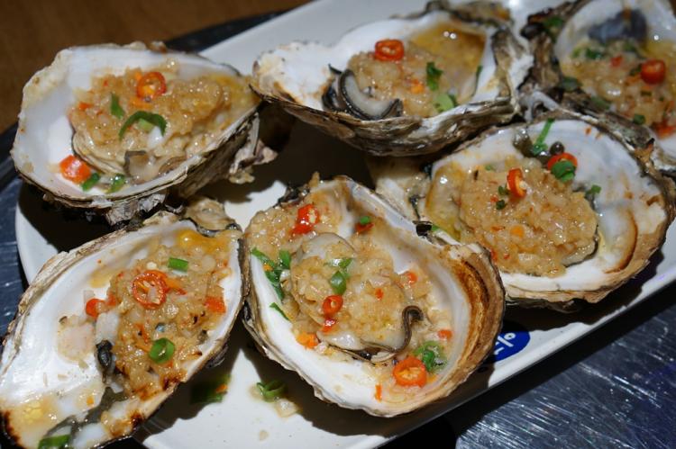 来烤度畅吃生蚝,蒜蓉生蚝,清焖蚝,夜宵的正确打开方式