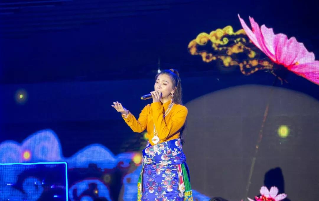 ▼ 扎西措《格桑花又开》▼ 洛桑邓珠《扎西德勒》▼桑娜央金《故乡的