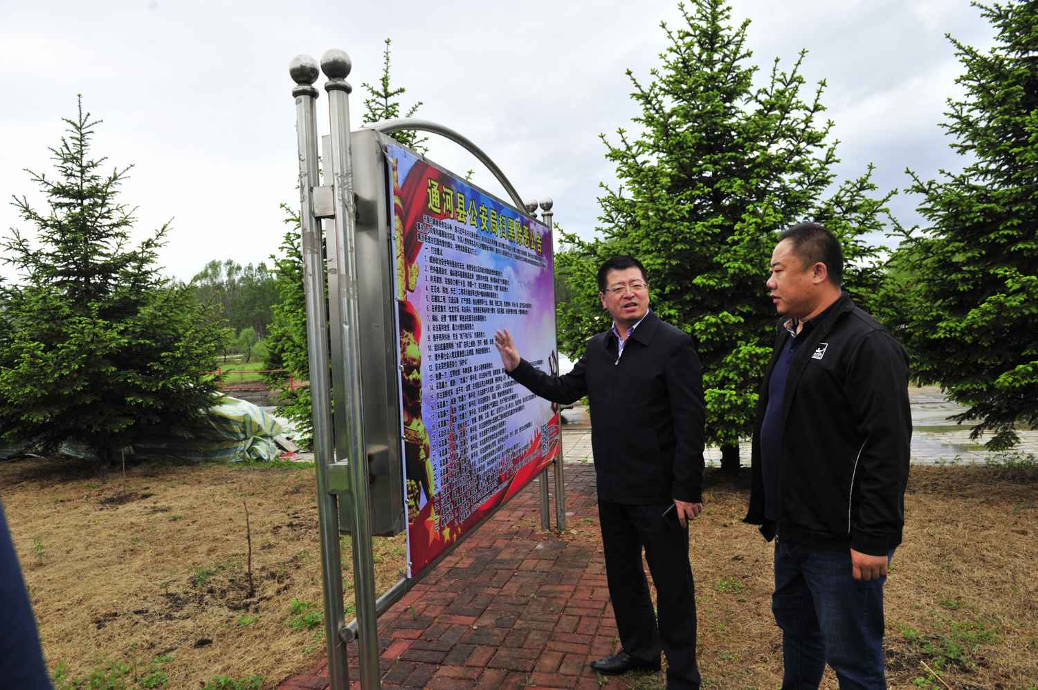 县委常委,宣传部长关庆伟到富林镇督导检查扫黑除恶 "百日攻坚战"工作