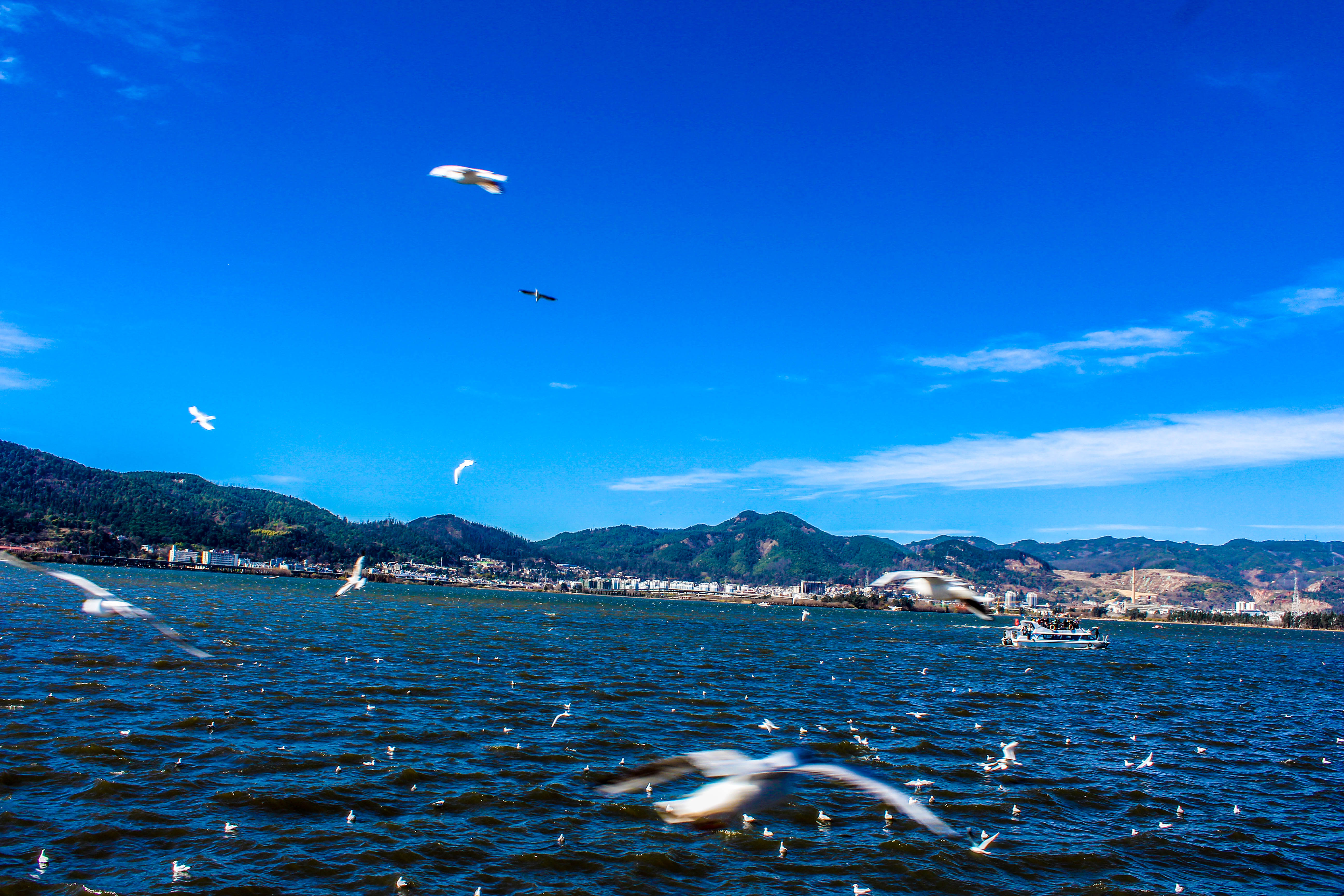 航拍昆明西山滇池日落_3840X2160_高清视频素材下载(编号:8317499)_实拍视频_光厂(VJ师网) www.vjshi.com