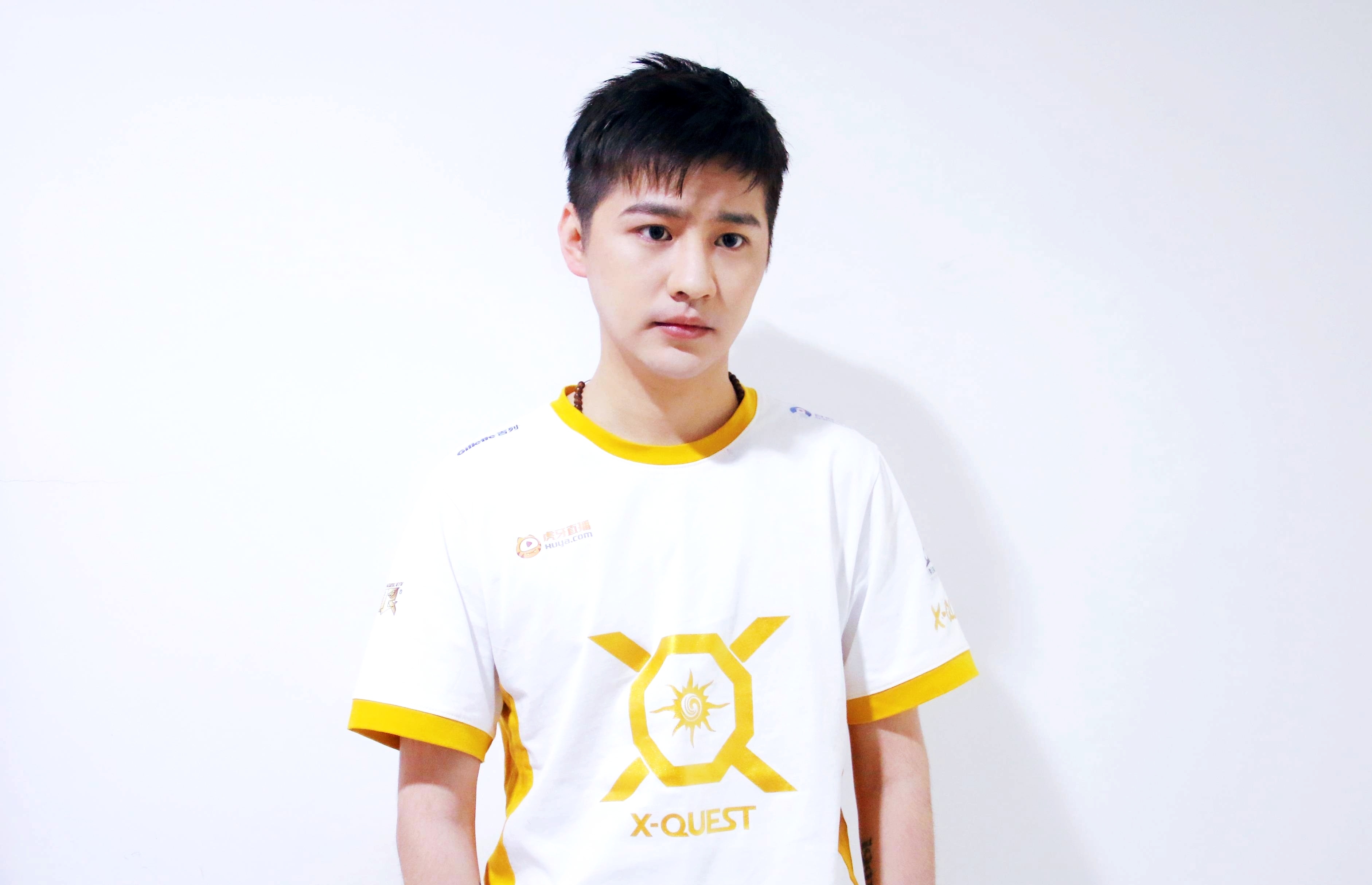 at大腿杯秀中单,火舞1级拿脸探草送1血,网友:就这还敢去qg?_阿泰