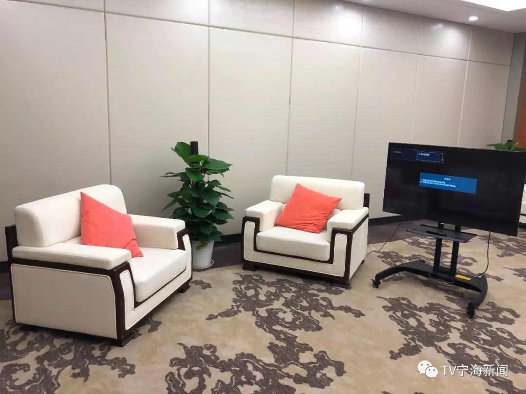 新媒体特别访谈.