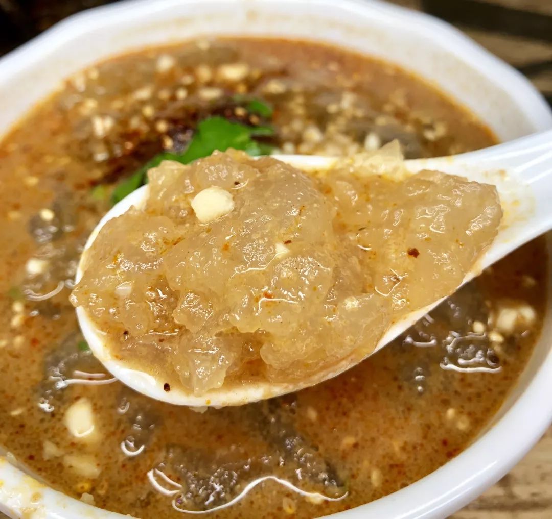 三分熟不错,更绝的是:长春独一份"大块干巴肉串",大块鲜牛肉生烤.