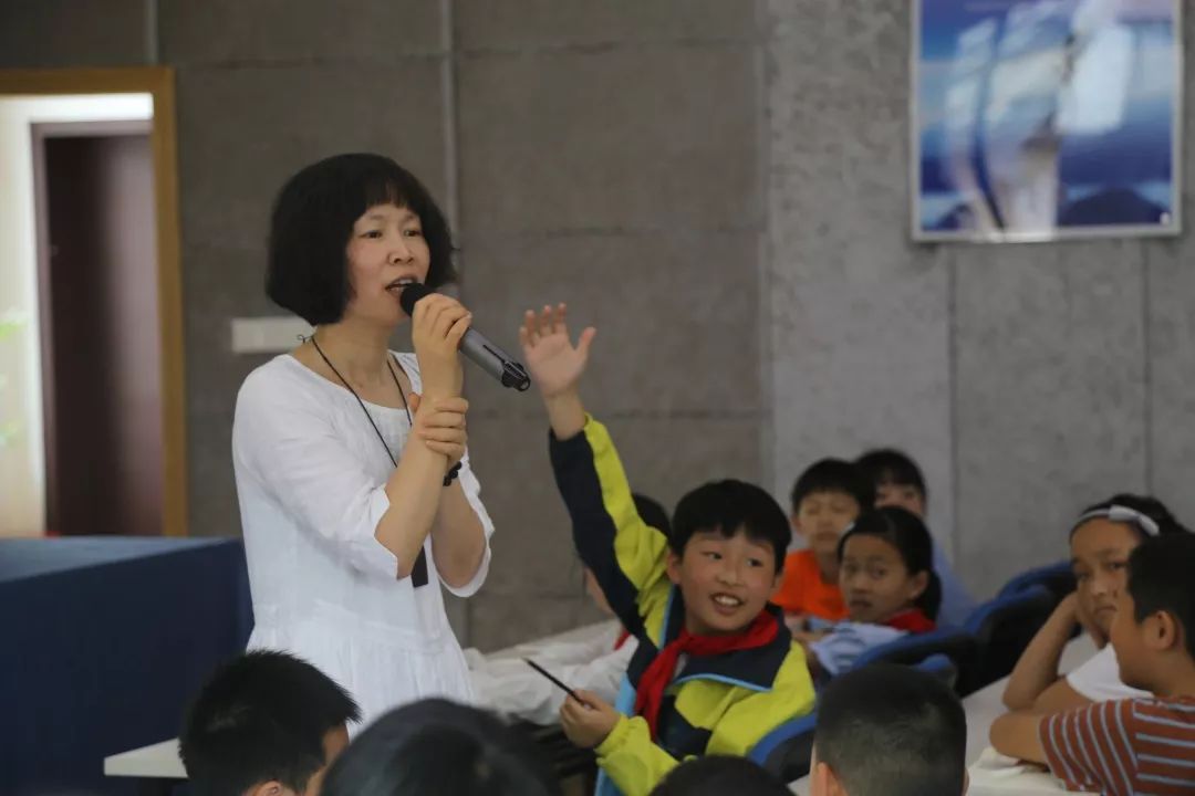 注意有熊孩子出没作家阿娅走进北门小学