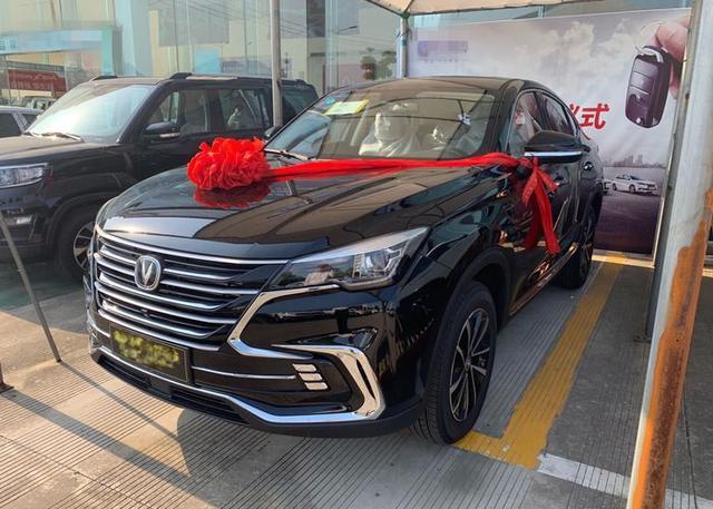 车主喜提一辆黑色长安cs85比星越更有质感搭载四缸20t发动机