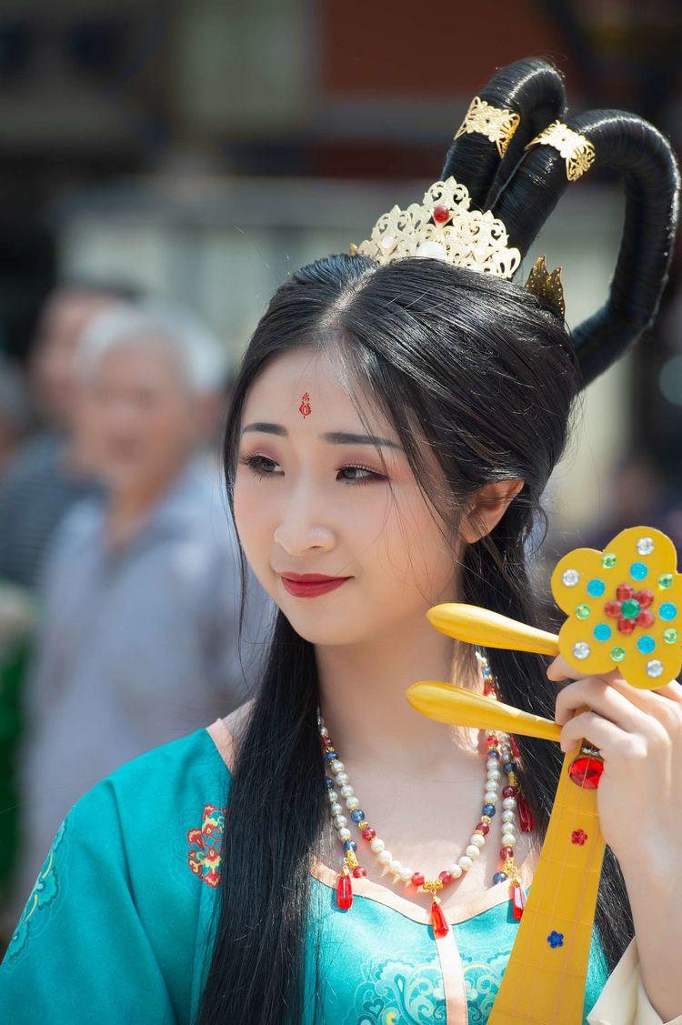 在铅山河口当汉服美女行走在万里茶道第一镇时空倒流