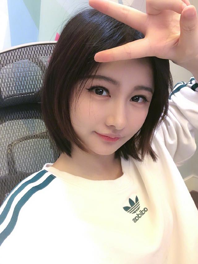 lol主播miss晒健身照网友关注点却在衣服疑车无据