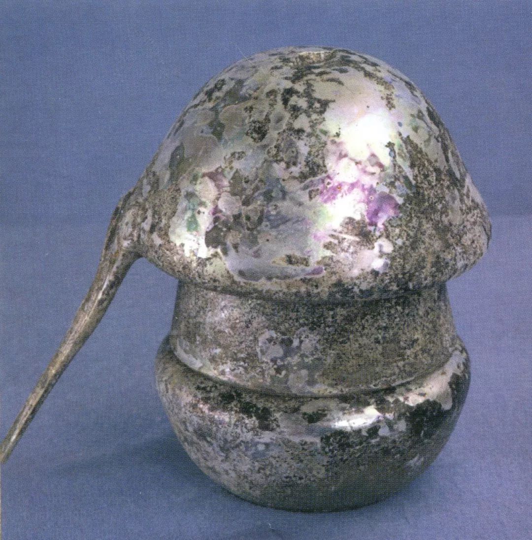 伊斯兰世界在10至12世纪使用的蒸馏器(引自《1001项发明:我们世界中的