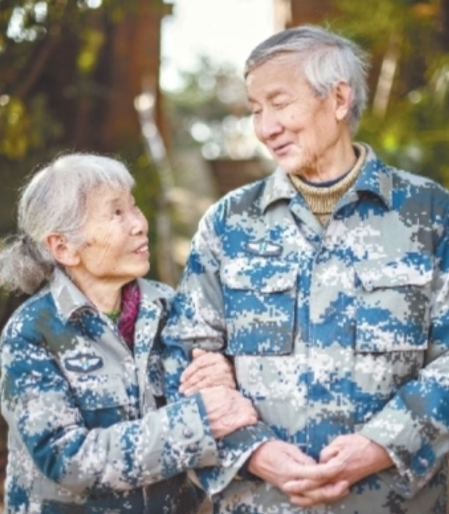 长江日报 任勇摄夫妻二人获得的专利书上世纪80年代,马旭和颜学庸均以