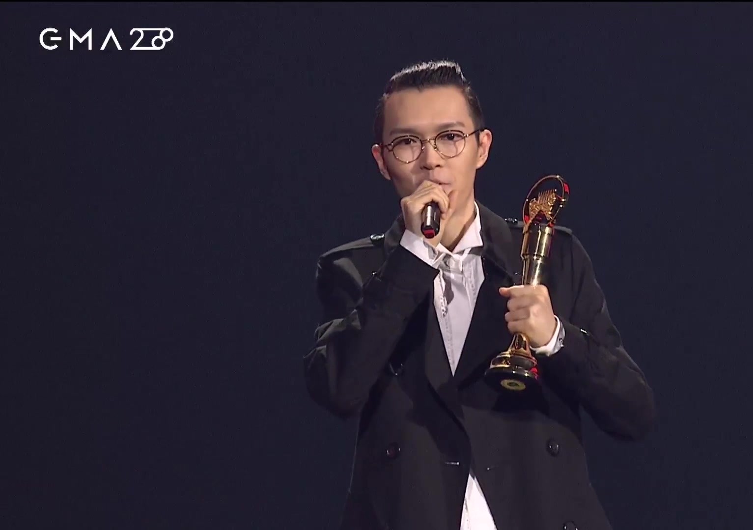 方大同借白发喻永恒唱年度最美爱歌