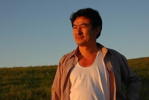 人称"戏疯子",和圈外老婆专情多年成赢家,今55岁越老越帅气_李洪涛