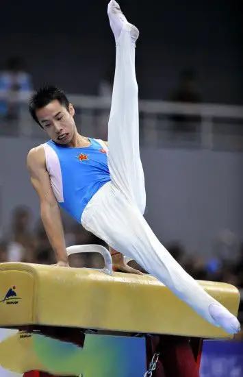 曾经鞍马小王子肖钦因女友诈骗数千万,如今生活惨淡,靠兼职为生