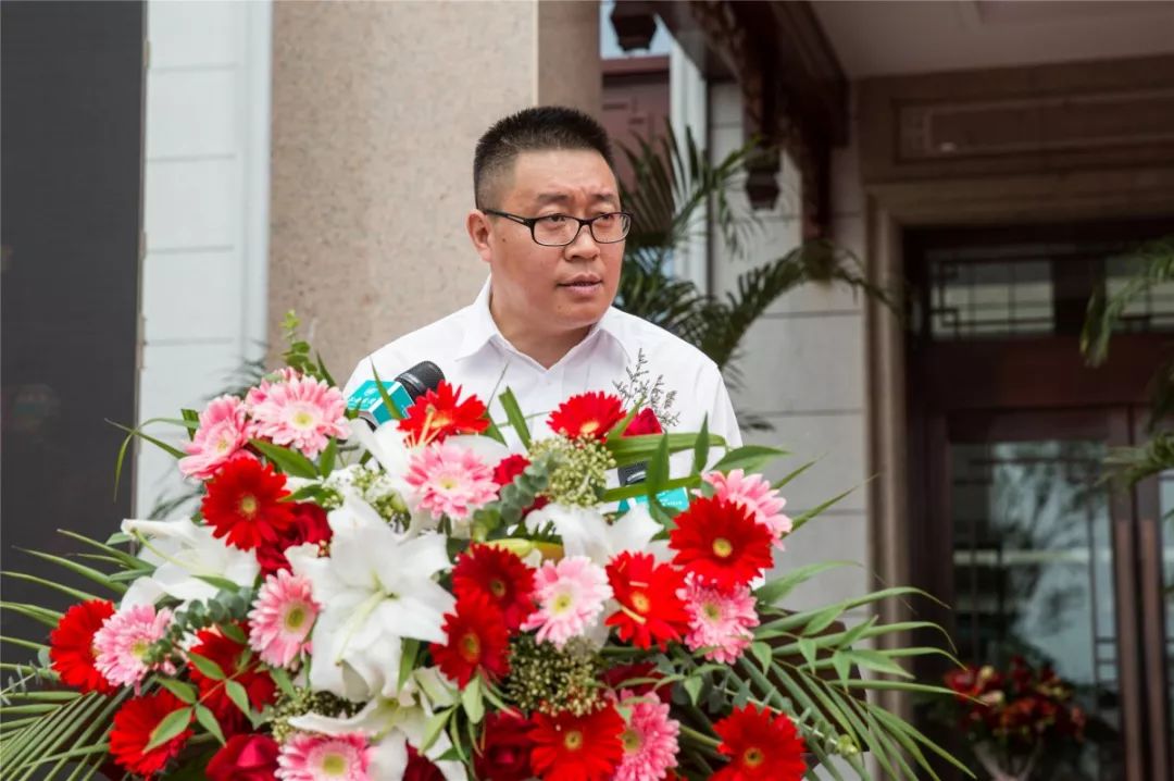 沈东区长发言江南医院创始人莫翠平董事长,心系家乡父老,心念报恩