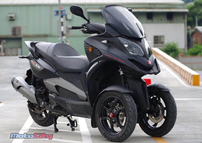 6.88万,350cc倒三轮踏板车宏佳腾3d-350r大陆上市