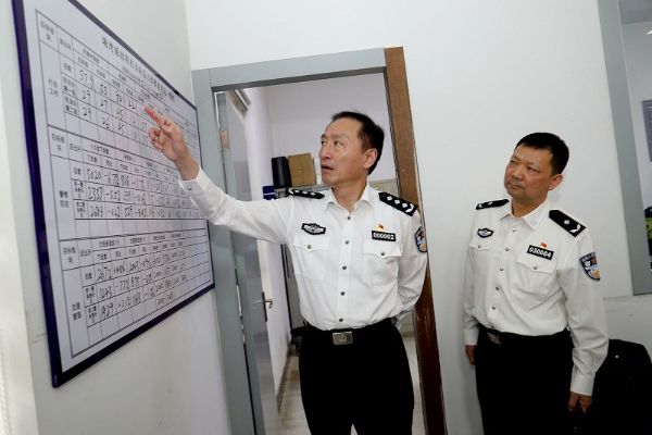 市局党委副书记副局长陈臻市局党委委员指挥部主任吕耀东一行先后至