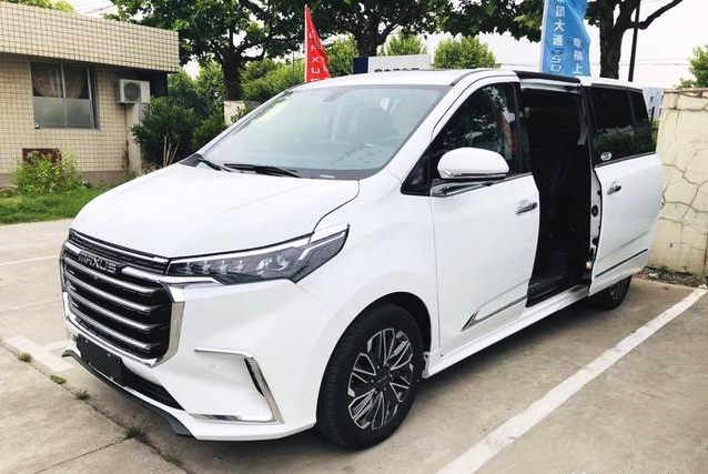 大通g20更加的沉稳大气,毕竟是一款定位商务使用的mpv所以在感官上面