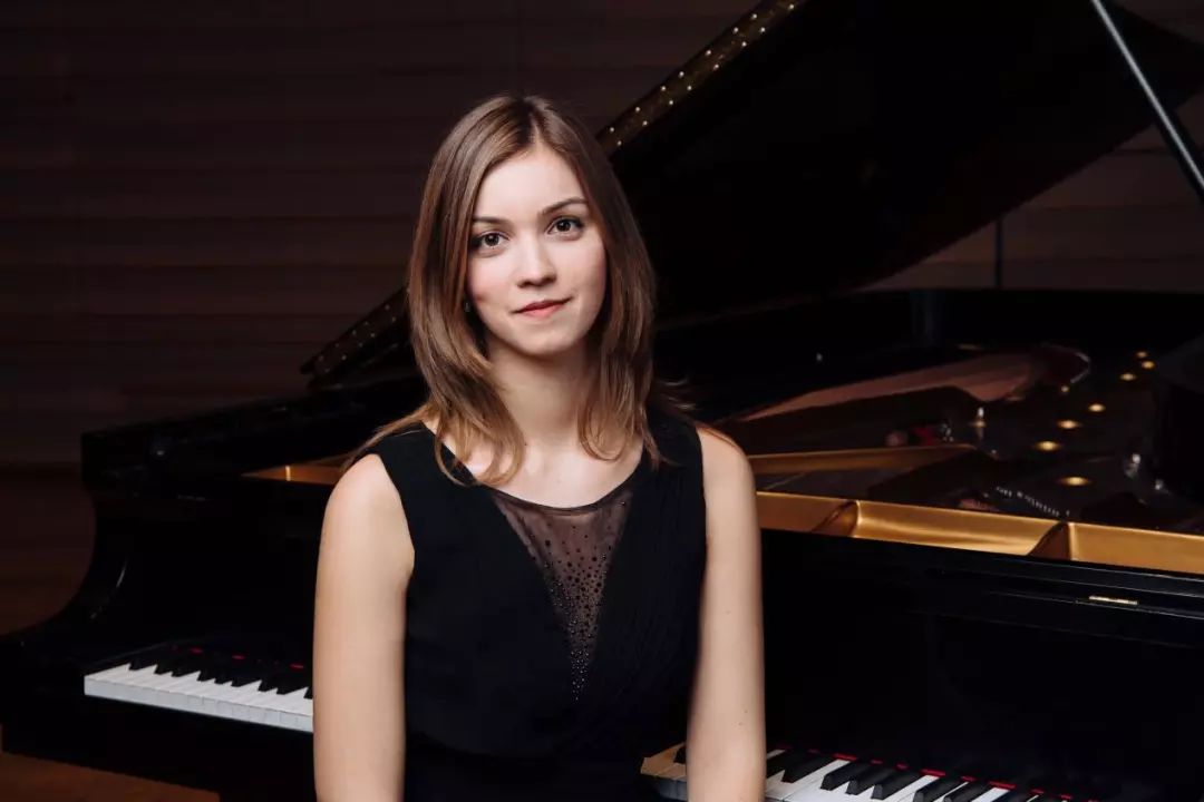 一位具有天赋的多才多艺的葡萄牙演奏家,毕业于里斯本高级音乐学校并