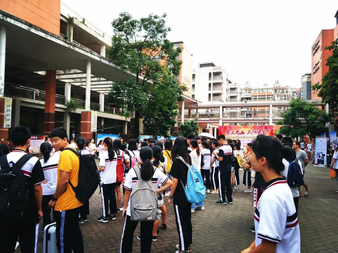天气酷热,敌不过学生与家长的心气炽热——广州市禺山高级中学2019年