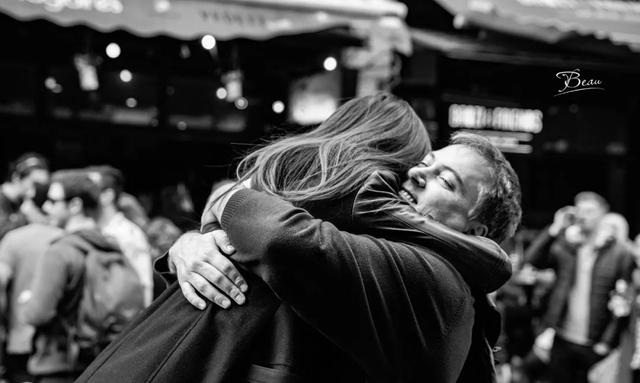 不久前,杭州市西湖区人民法院审理了一起民间借贷纠纷,曾经是情侣的