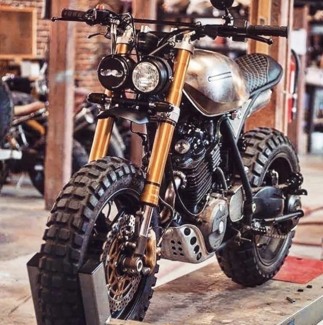 美图鉴赏/骑复古的小哥哥小姐姐能有多帅?_cafe