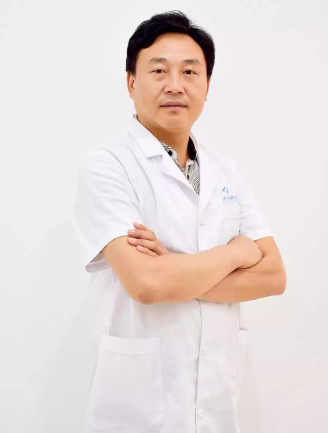 荆州眼科医生罗中华精益求精的好医生