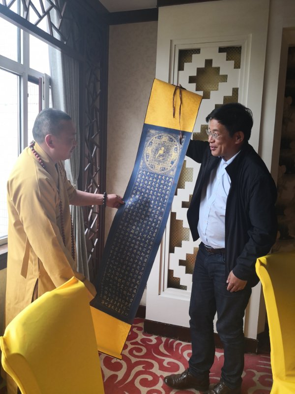 释延明法师会见河南省法制报总理王海并合影留念释延