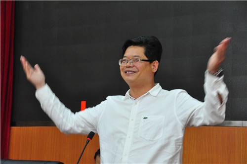 其后的活动上,许正清部长致欢迎辞,他表示黄梅历史悠久,崇文重教风气