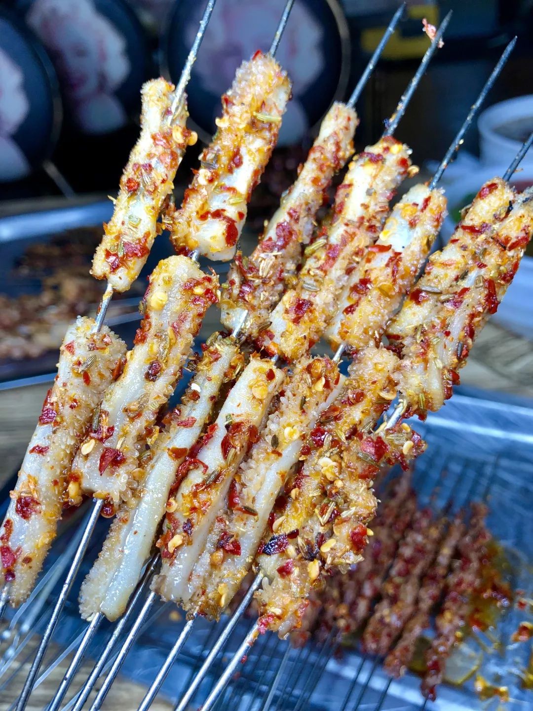 三分熟不错,更绝的是:长春独一份"大块干巴肉串",大块鲜牛肉生烤.