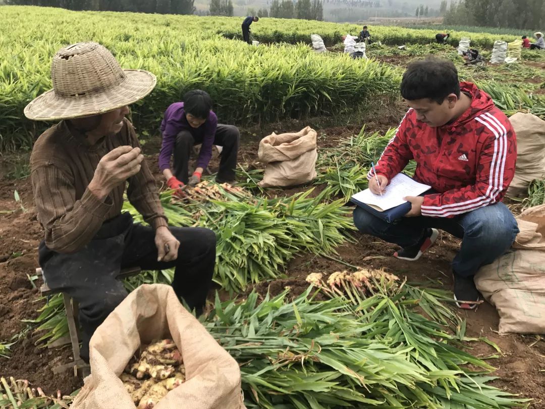 除此之外,吴天洋还积极投身于脱贫攻坚工作中去,并