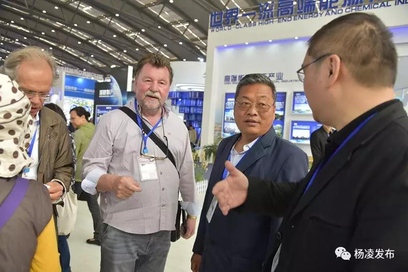 刘仲山见到uwe halliger后,得知他对杨凌农业产业发展