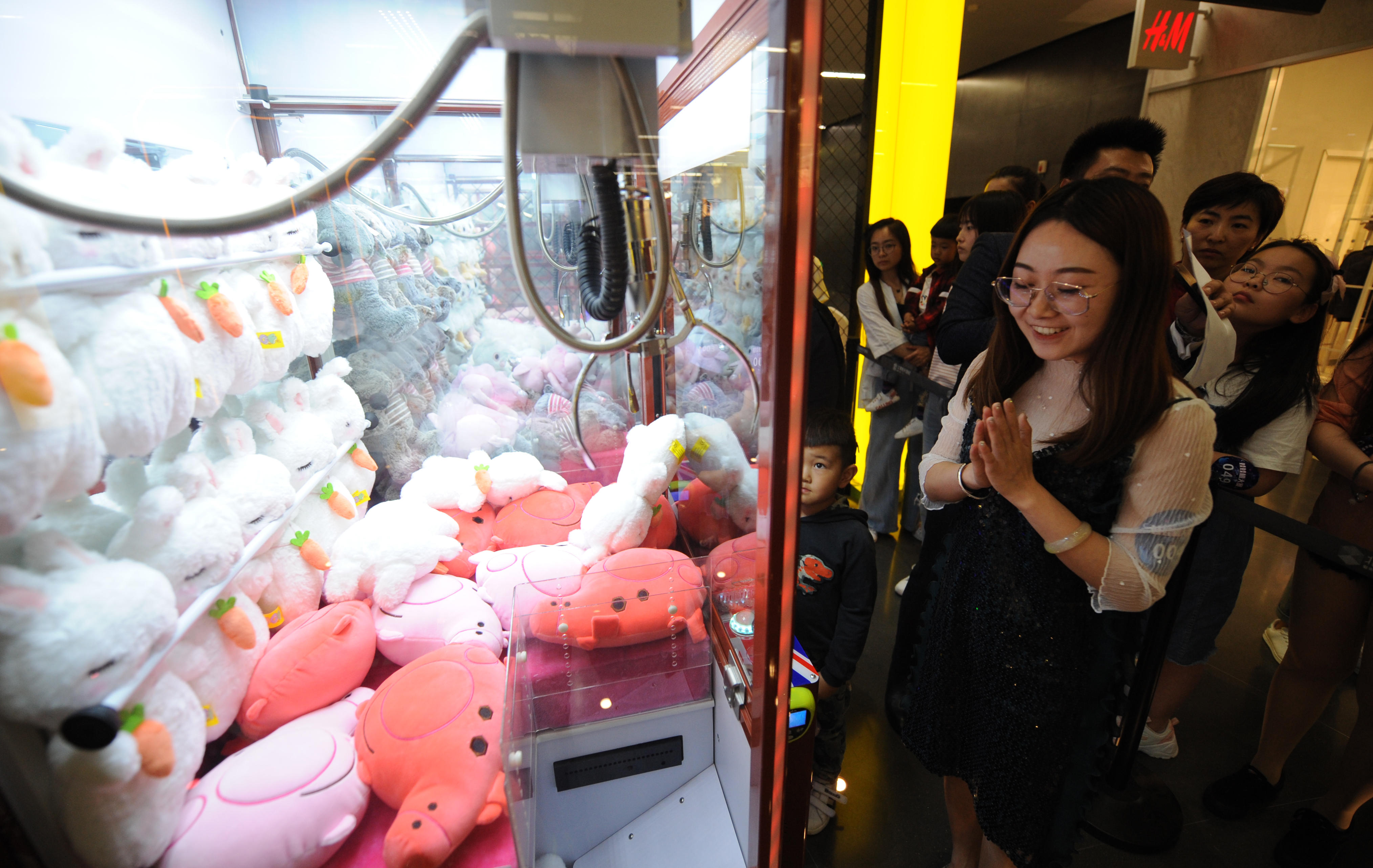 北美疯狂游戏城邀你亲自上场_娃娃