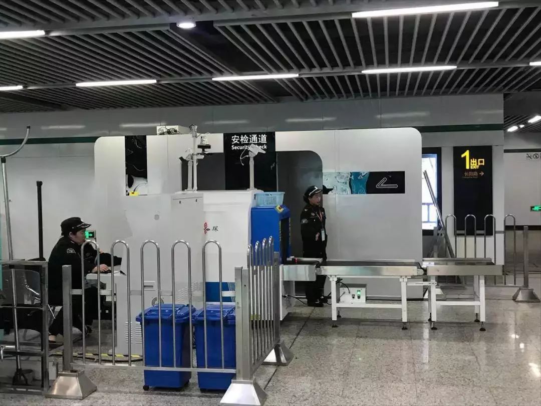 爱国路地铁站惊现安检神器,却被吐槽是鸡肋!