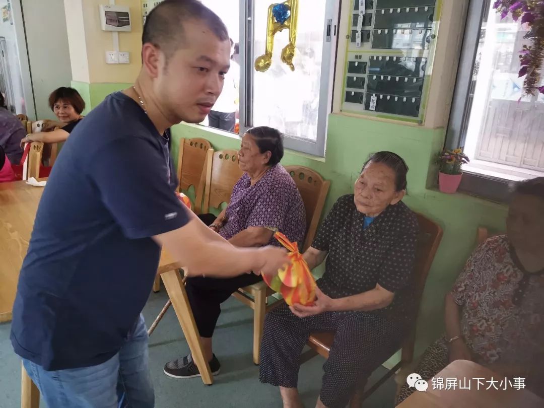 坦西社区传承敬老美德 到龙江敬老院慰问活动
