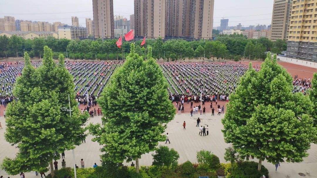家校心连携手并肩记志远中学20182019学年下学期家长会